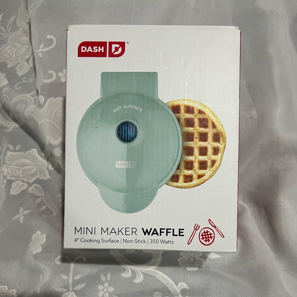 New Dash Mini Maker Waffle Iron in Light Blue